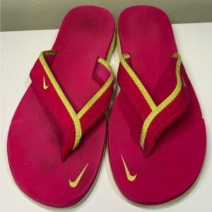 Nike Women’s Flip Flops Pink Volt Size 7 Summer Beach Casual